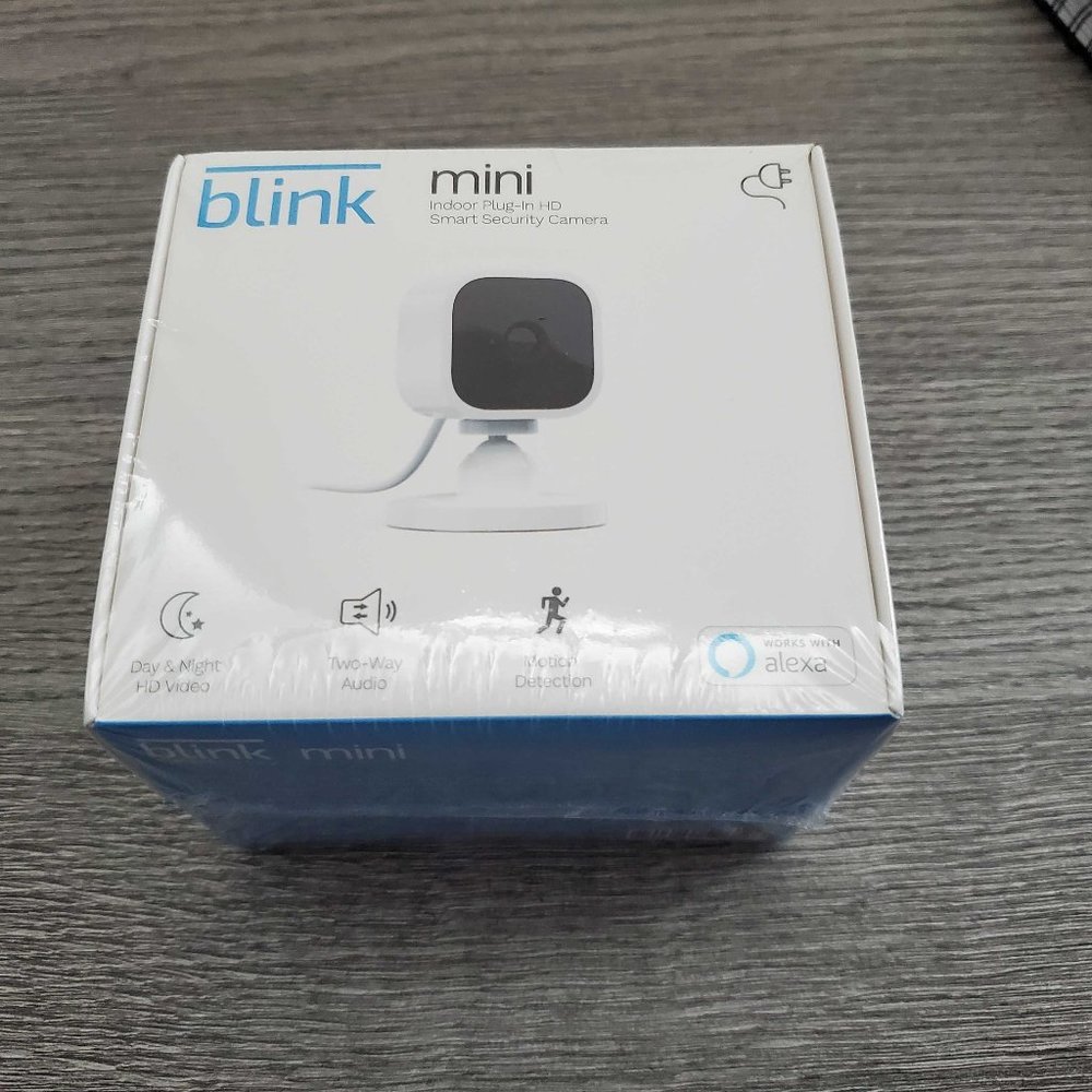 Blink Mini - Compact indoor plug-in smart security camera